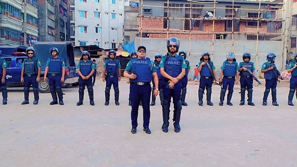 ১৩ নভেম্বর রায় ঘিরে ঢাকায় চরম উত্তেজনা: আওয়ামী লীগ-পুলিশ মুখোমুখি অবস্থানে