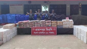 এক কোটি টাকার ভারতীয় পণ্য জব্দ, বালু উত্তোলনের নৌকা আটক