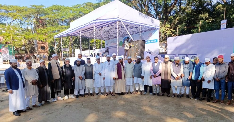 জুলাই সনদ ও গণভোটের দাবিতে আলিয়া মাদরাসা মাঠে ৮ দলের বিভাগীয় মহাসমাবেশ শুরু