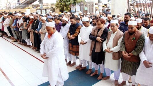 সিলেটে শহীদ শরিফ ওসমান হাদির গায়েবানা জানাজা সম্পন্ন, খুনিদের গ্রেপ্তারের দাবি