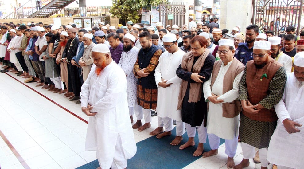সিলেটে শহীদ শরিফ ওসমান হাদির গায়েবানা জানাজা সম্পন্ন, খুনিদের গ্রেপ্তারের দাবি