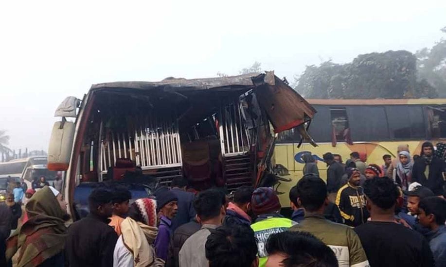 সিলেটে তিন বাসের ভয়াবহ সংঘর্ষে নিহত ২, আহত ১০