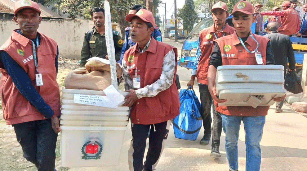 কানাইঘাটের সব কেন্দ্রে পৌঁছেছে ব্যালট ও সরঞ্জাম: কড়া নিরাপত্তায় প্রস্তুত ৮১ ভোটকেন্দ্র