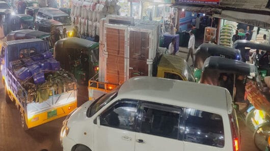সিলেটে অসহনীয় যানজট: ১০ মিনিটের পথ ৩০ মিনিটে, নাকাল নগরবাসী