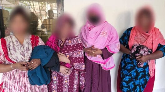 কোতোয়ালী মডেল থানার অভিযানে অবৈধ ভারতীয় কিটকাট চকলেটসহ ৪ জন আটক