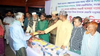 নগরীর ৮ নং ওয়ার্ডে ঈদ উপহার বিতরণ ও দোয়া মাহফিল অনুষ্ঠিত