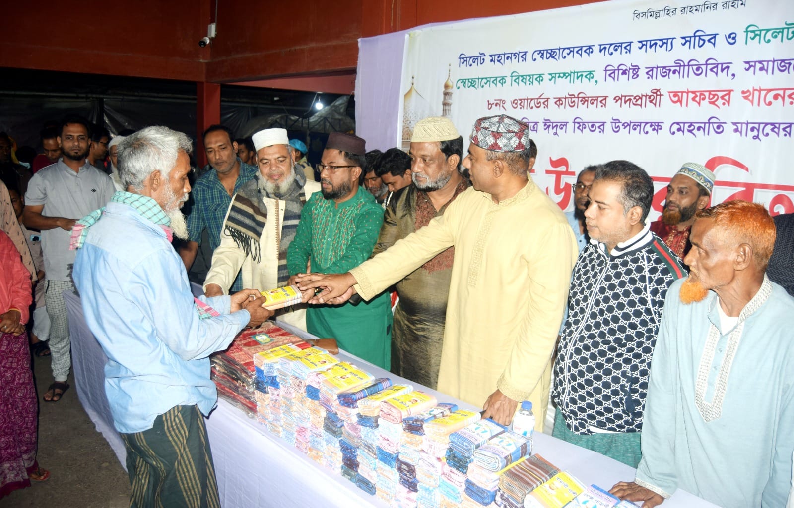 নগরীর ৮ নং ওয়ার্ডে ঈদ উপহার বিতরণ ও দোয়া মাহফিল অনুষ্ঠিত