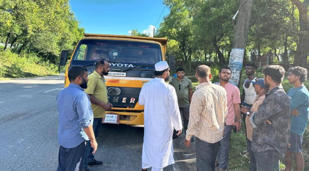 জাফলংয়ে ভ্রাম্যমাণ আদালতের অভিযান: সড়ক পরিবহন আইনে জরিমানা, বালু উত্তোলনে কড়া হুঁশিয়ারি