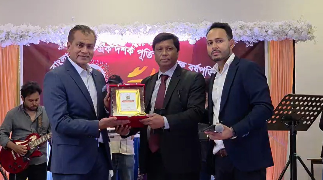 প্যারিসে জমকালো আয়োজনে বাংলা টিভির এক দশক পূর্তি উদযাপন
