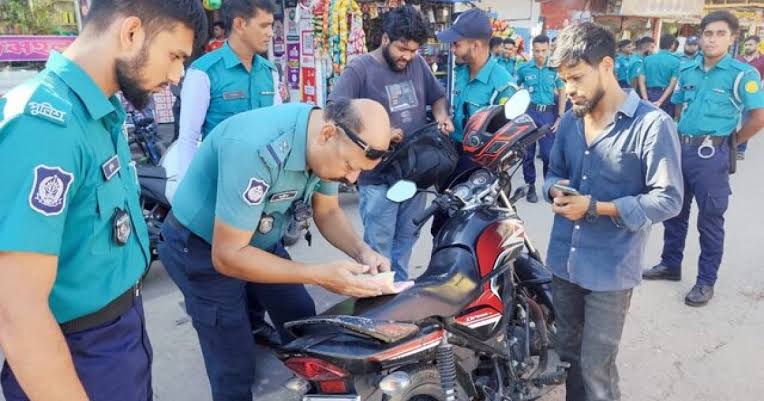 সিলেটজুড়ে পুলিশের সাঁড়াশি অভিযান: এক মাসে ৮২৪ মোটরসাইকেল আটক, জরিমানা প্রায় ৭৩ লাখ টাকা!